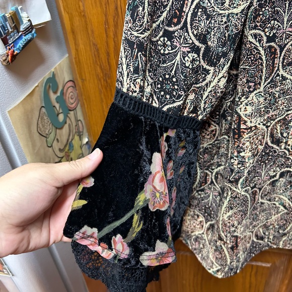 Blouse - Picture 2 of 5